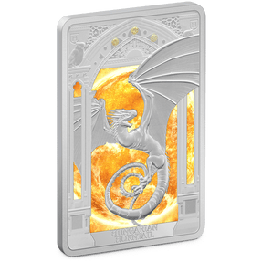 The coin depicts the dragon in a frosted engraving, offset by a fiery, yellow-coloured background. The detailed arch, featured on both sides, transports you to the Wizarding World. Three yellow cubic zirconia stones have been added, for an extra touch of beauty.